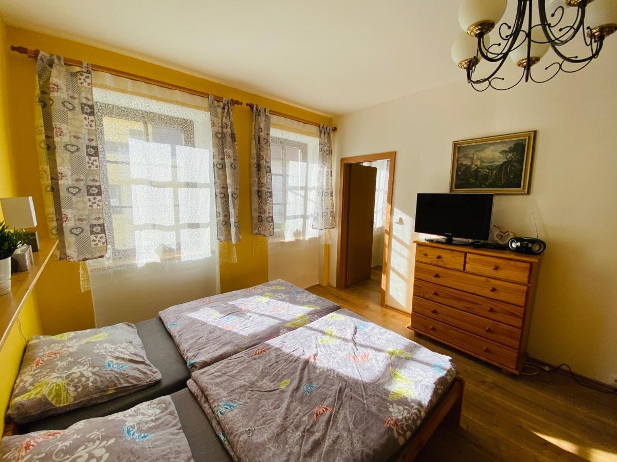 Apartman Pod Bozim Darem ヤーヒモフ エクステリア 写真